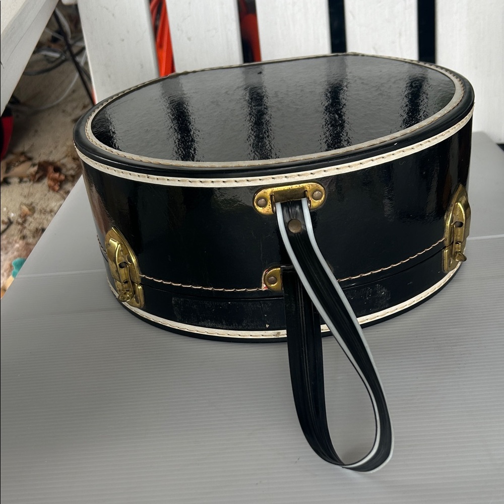Vintage Black and White Travel Bag Set - Picture 11 of 14